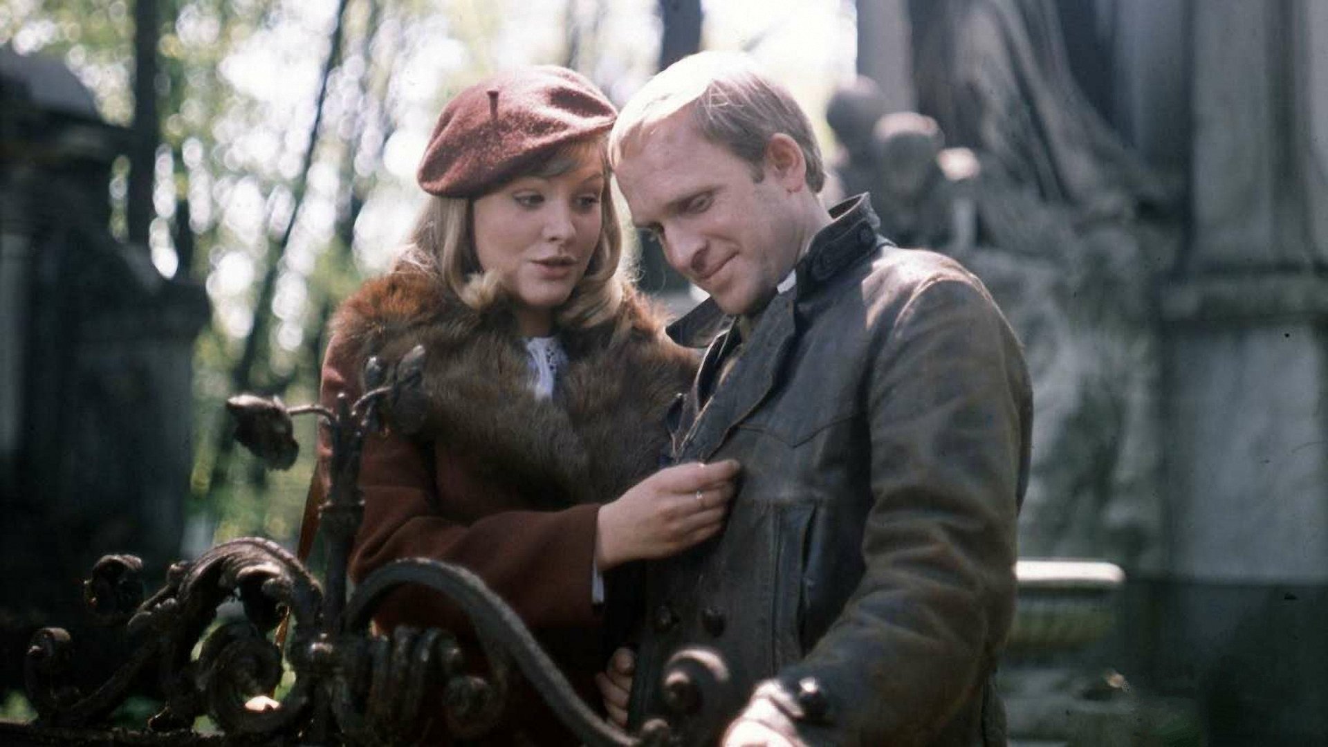 Umarli rzucają cień (1979)