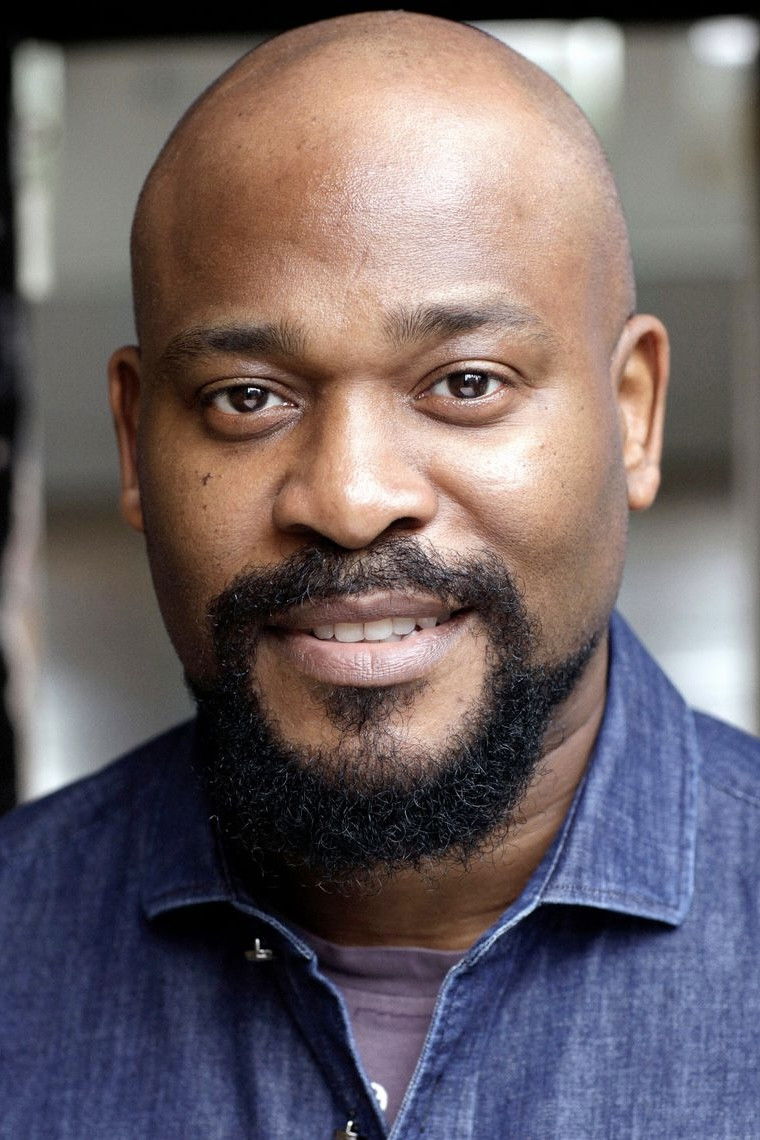 et billede af Charles Angiama