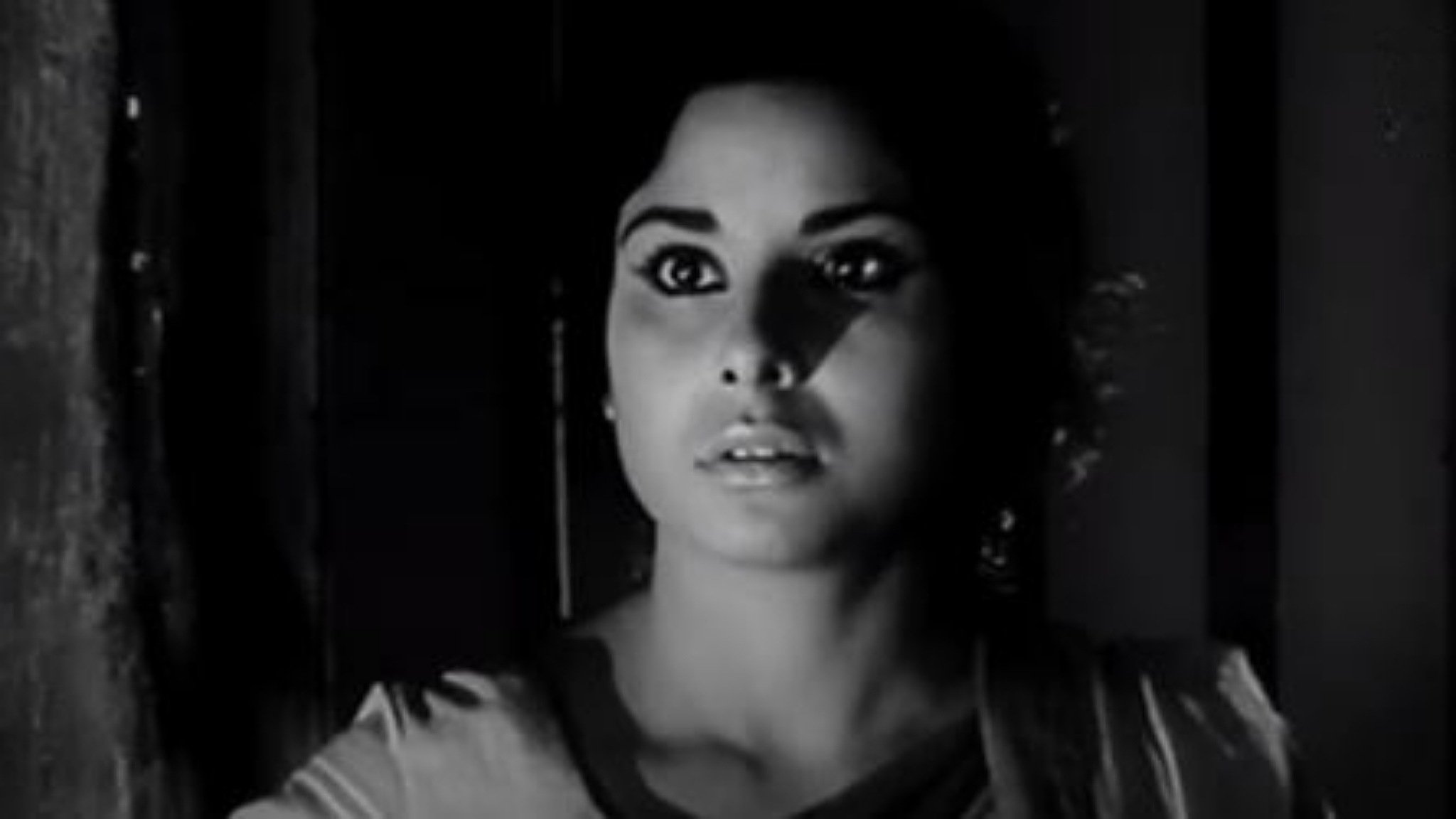 Thana Theke Aschi (1965)