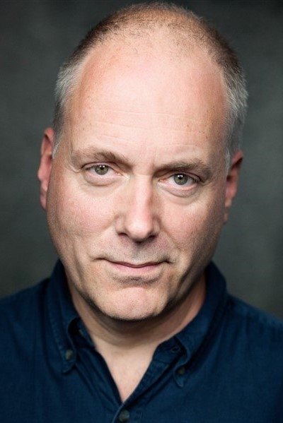 et billede af Simon Treves