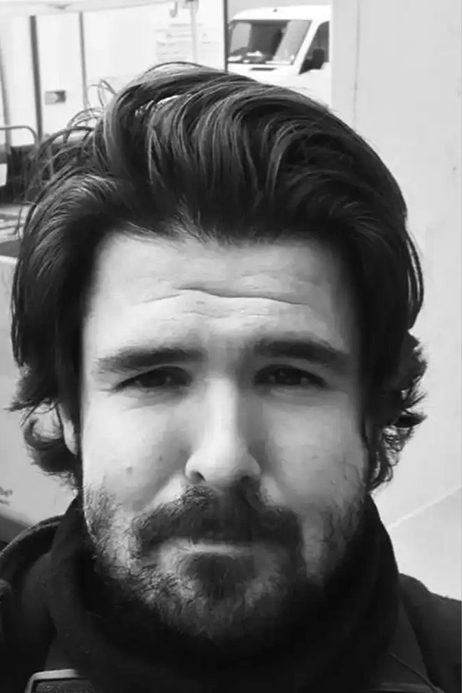 et billede af Elliot Hawkes