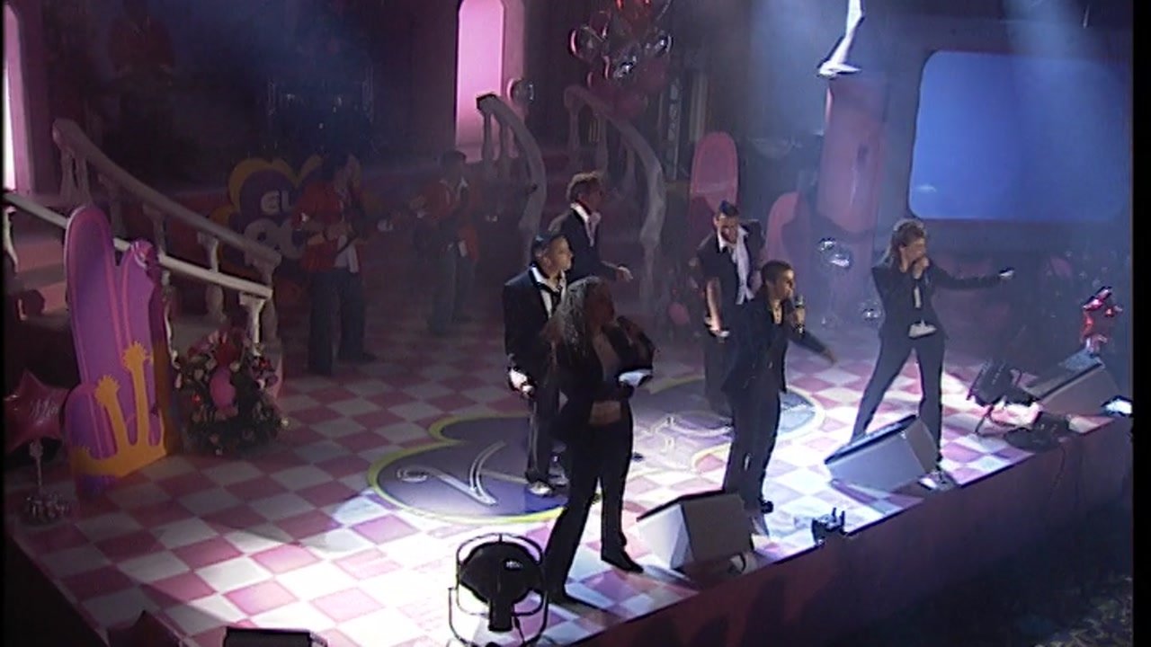 Thumbnail for La banda toca en la fiesta Season 1 Episode 195