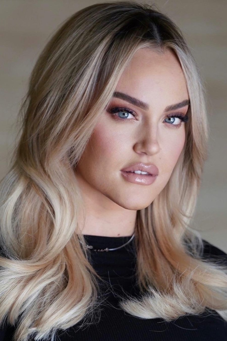 et billede af Lacey Schwimmer