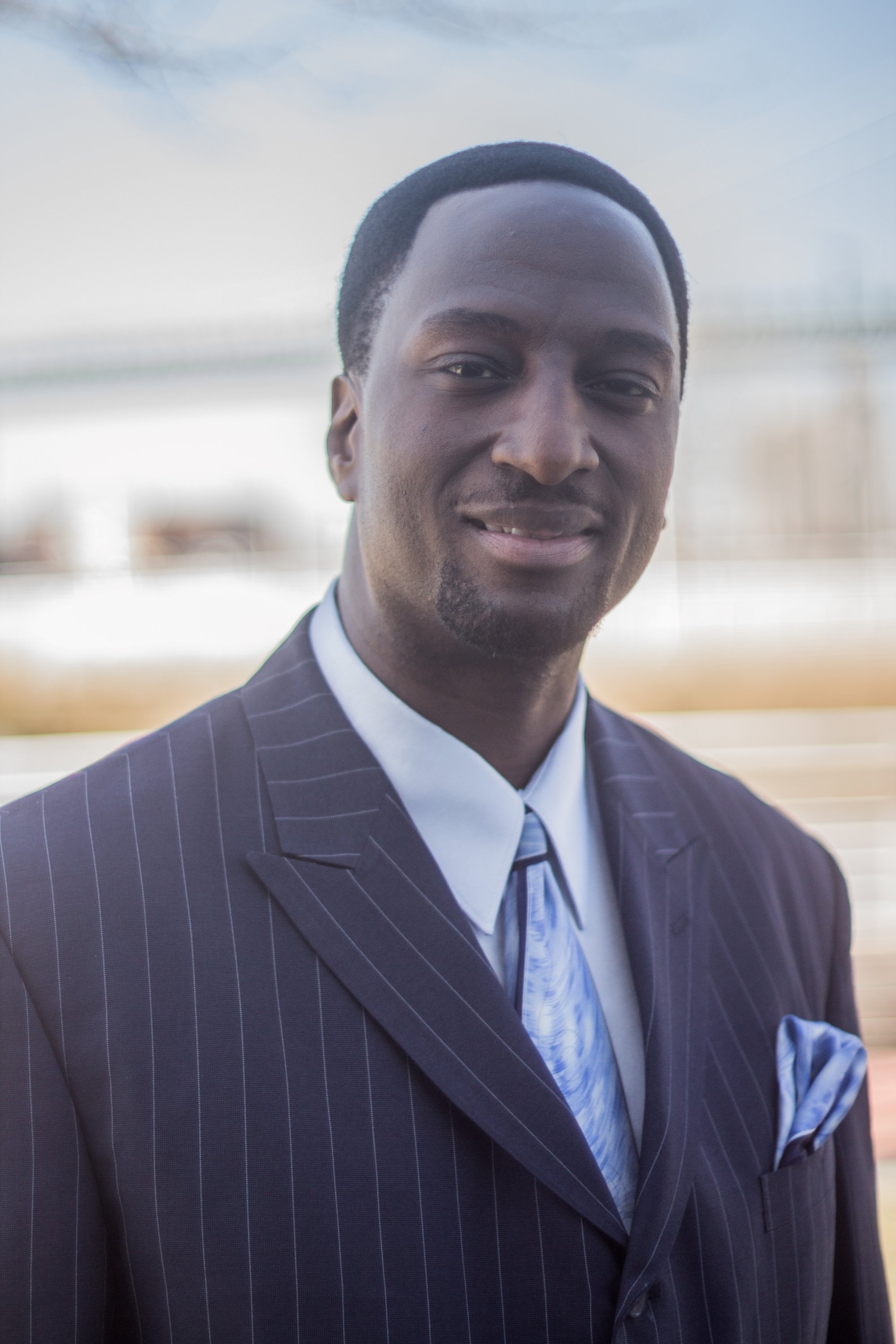 et billede af Kevin D. Benton