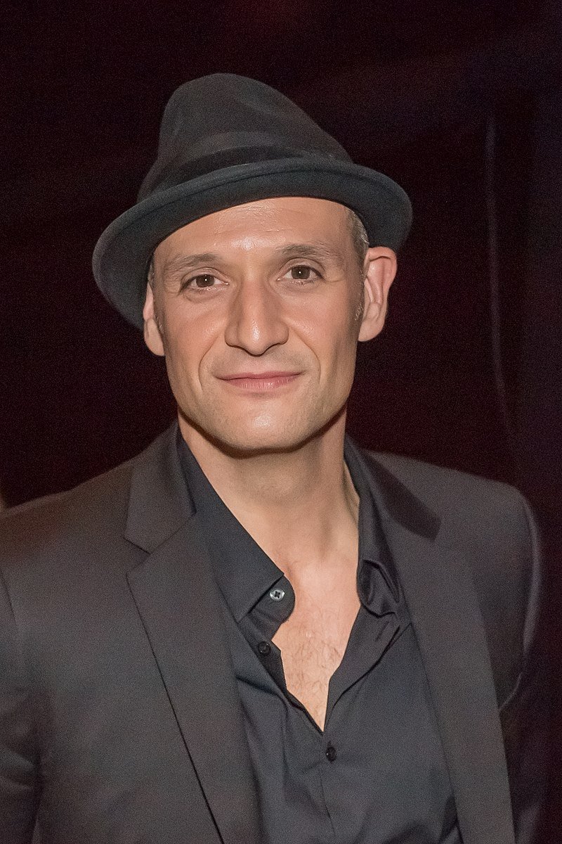 et billede af Drew Sarich