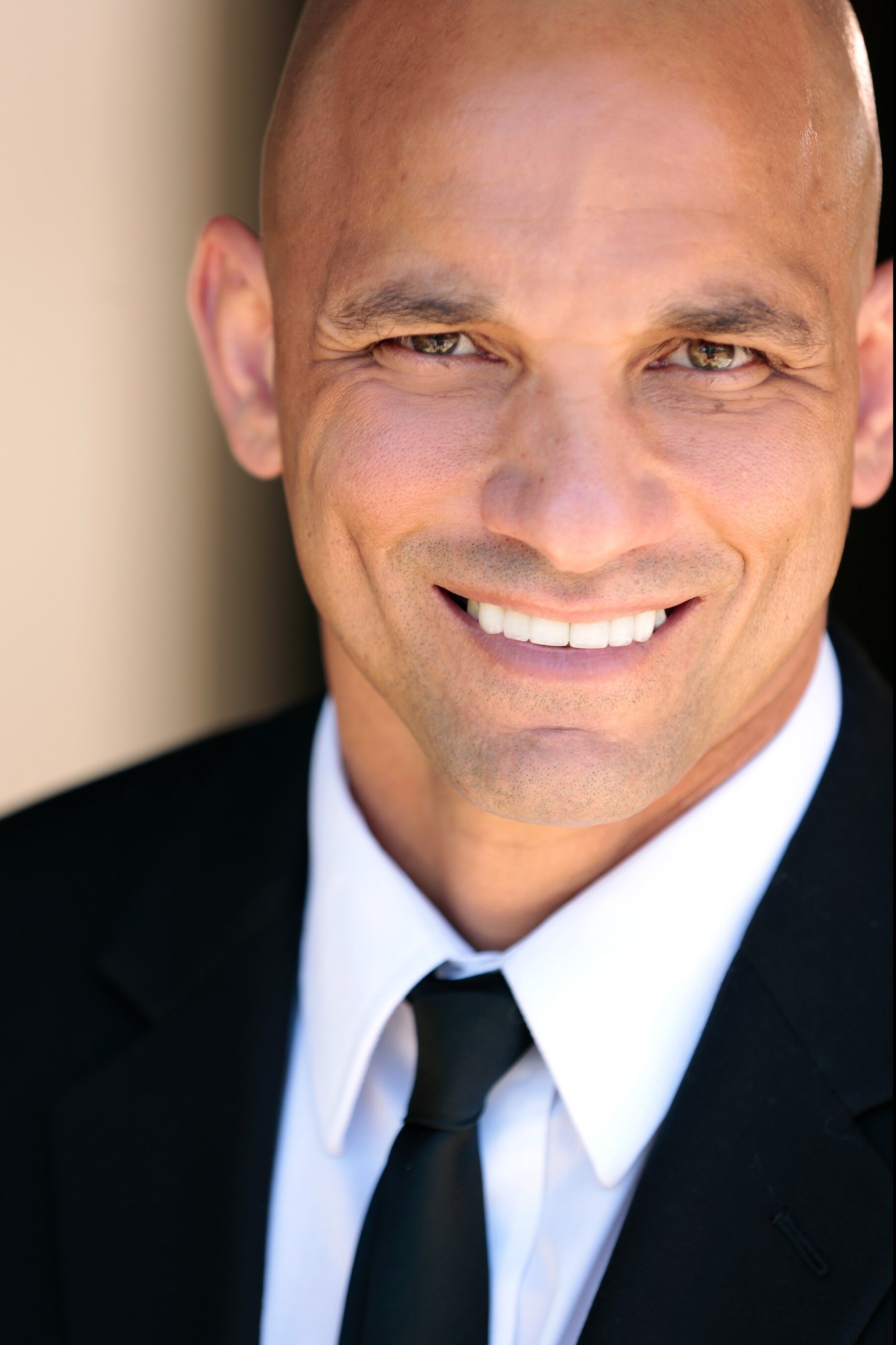 et billede af Aaron Pina