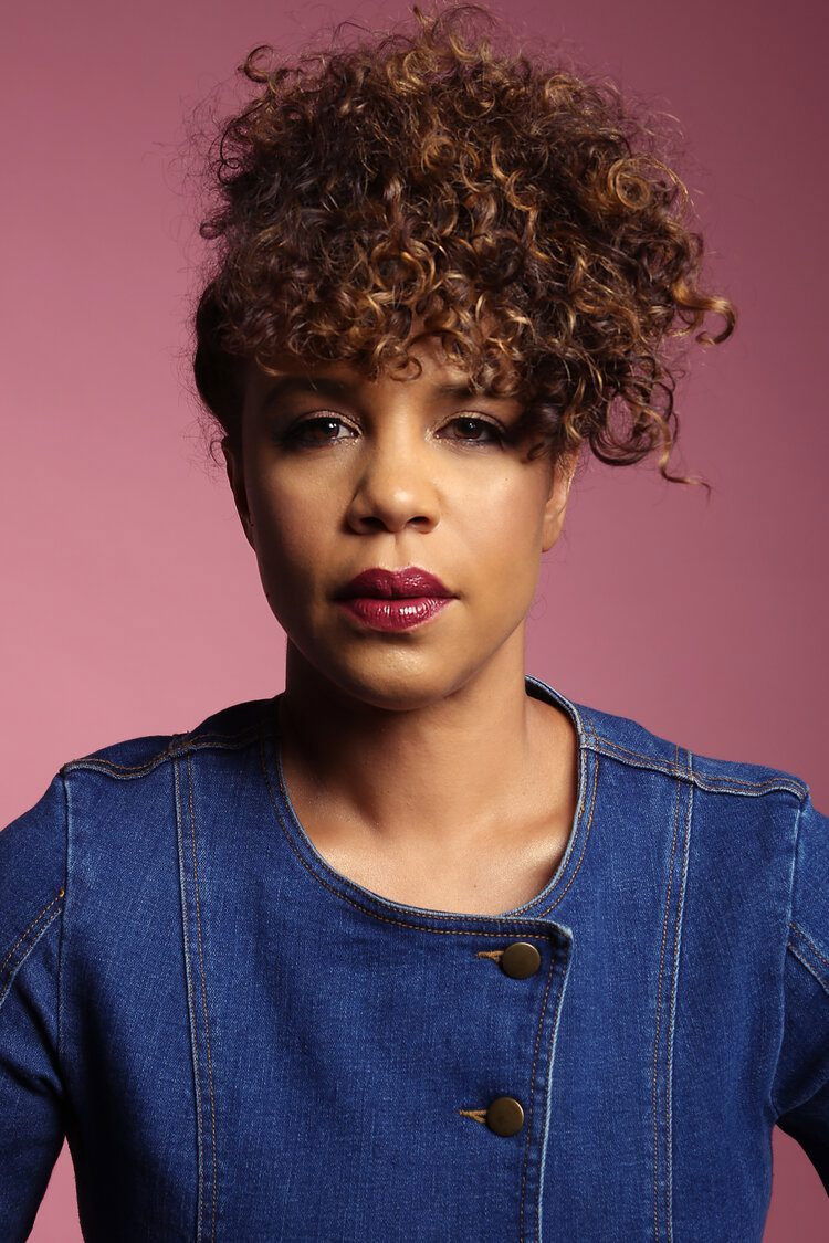 et billede af Shayna Steele