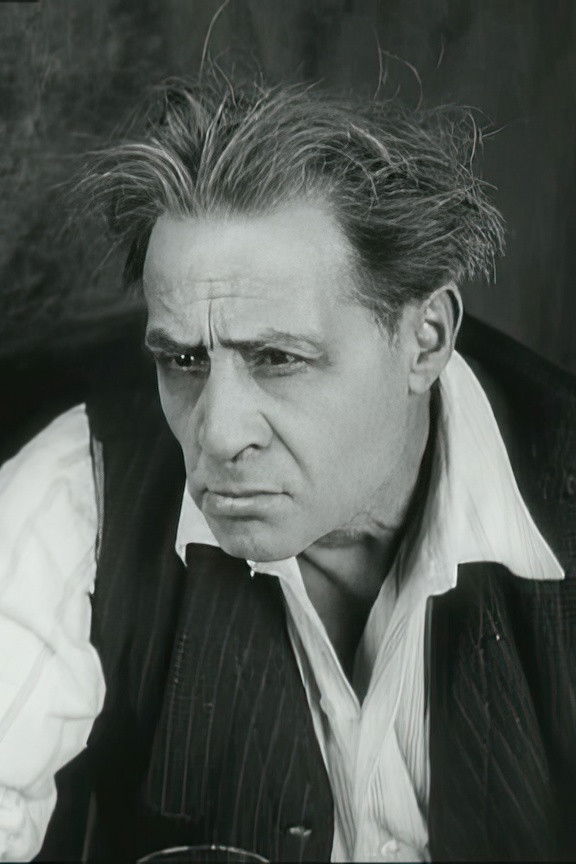 et billede af Claude Benedict