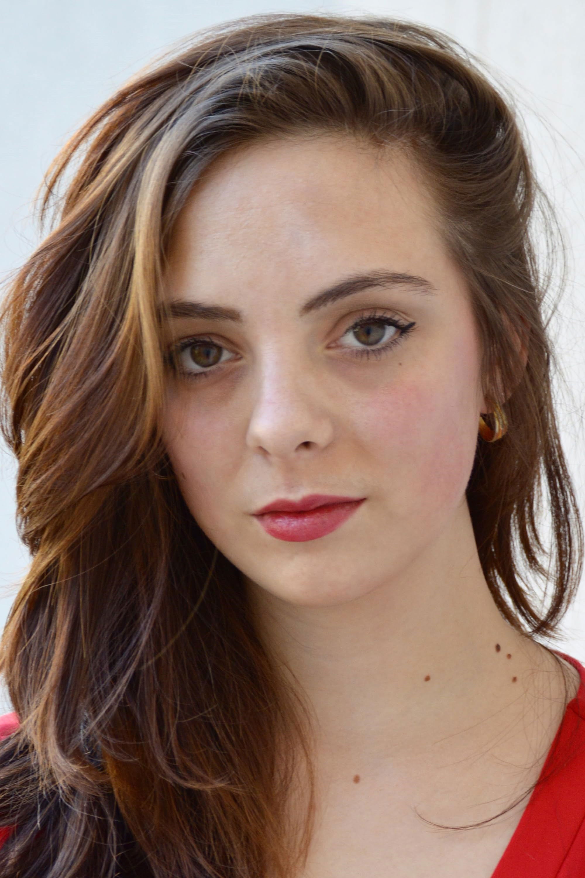 et billede af Aylin Dilara White