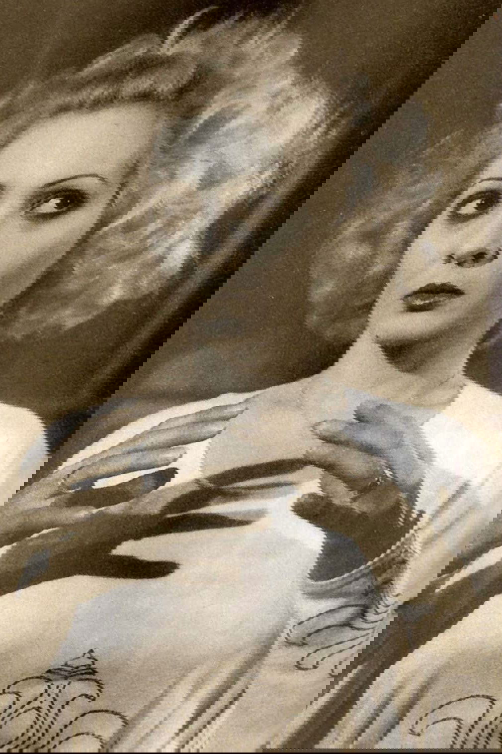 Doris Wells's picture in the cast