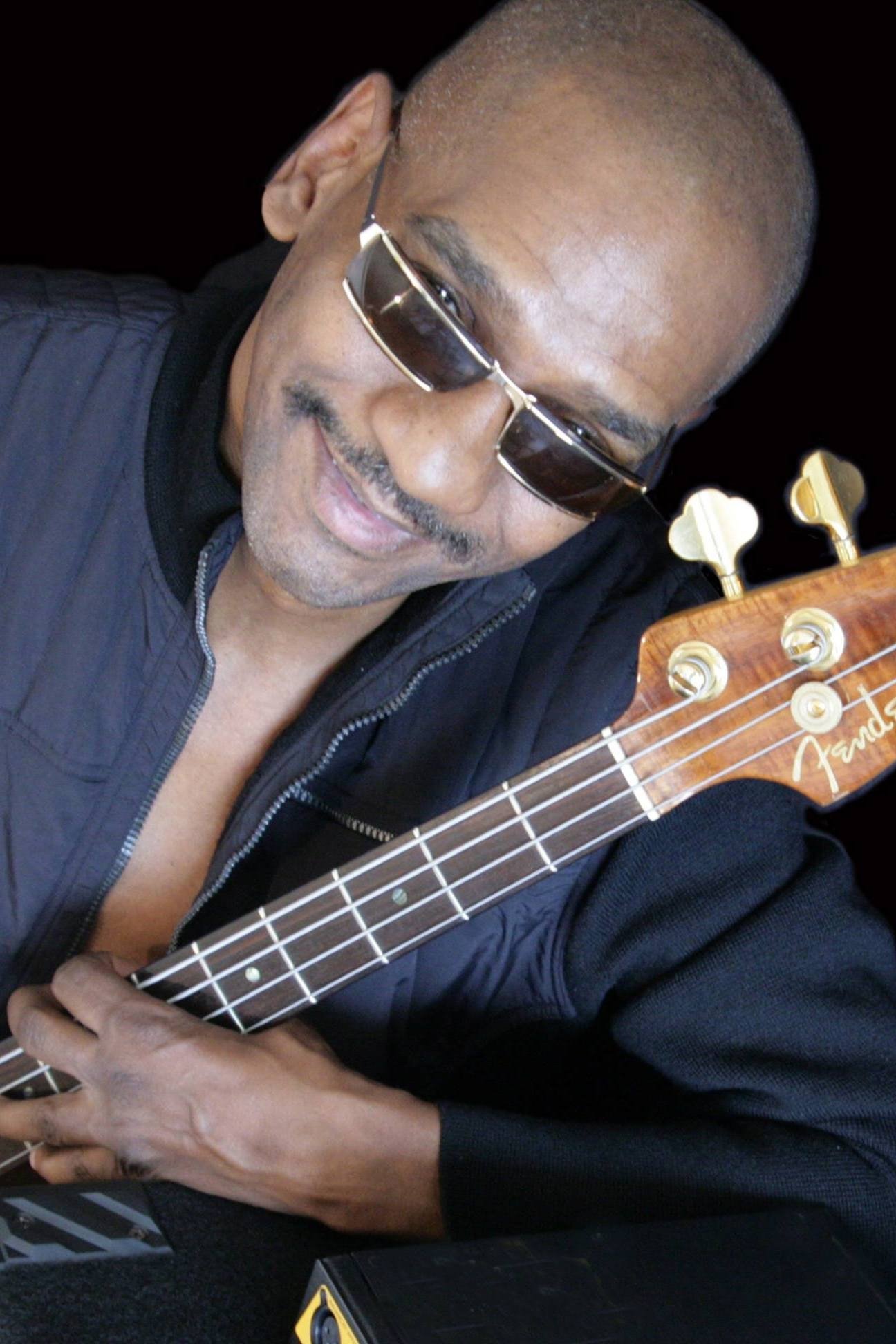 Victor Bailey's picture in the cast