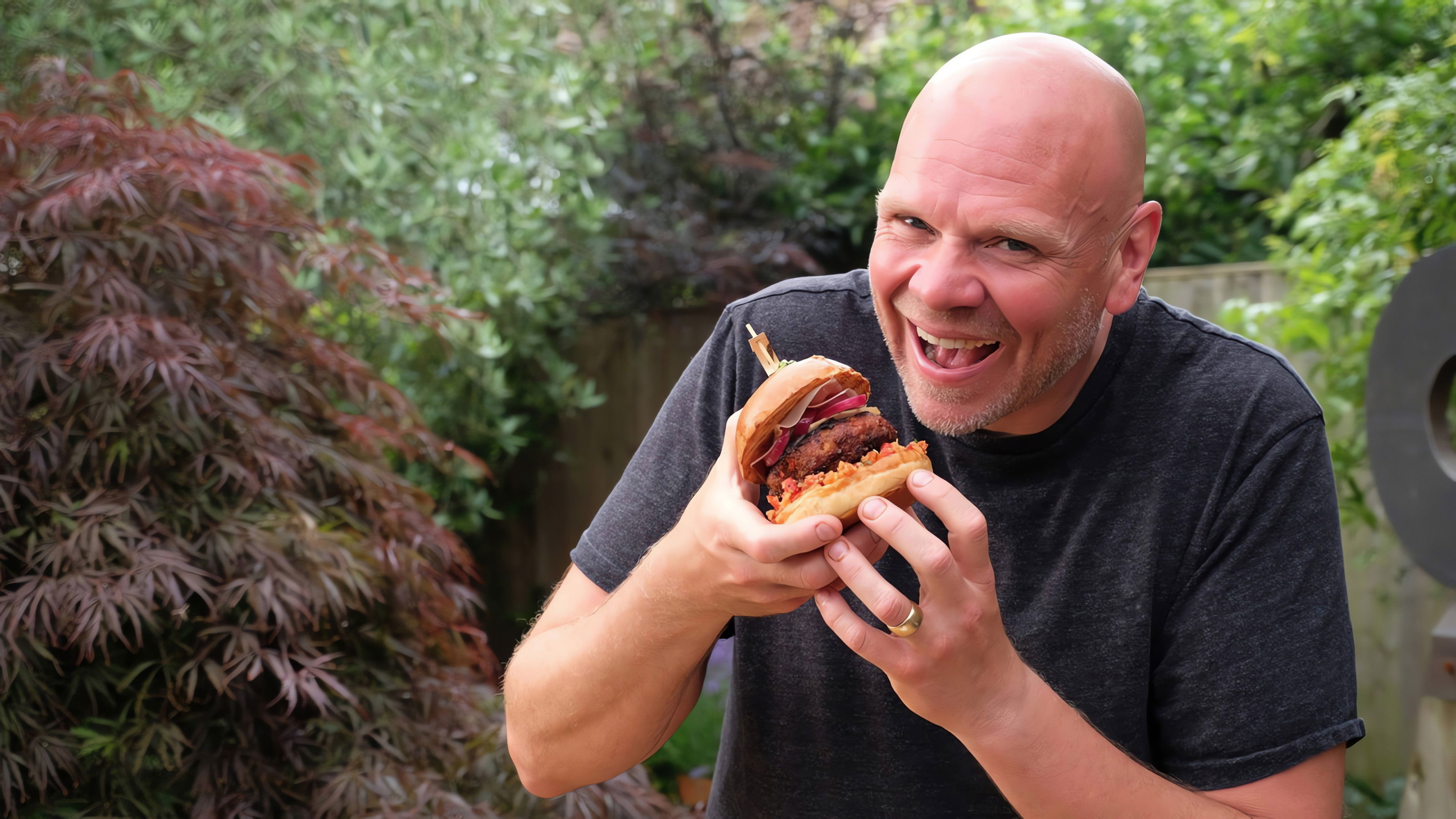 Tom Kerridge Barbecues S01E03 backdrop