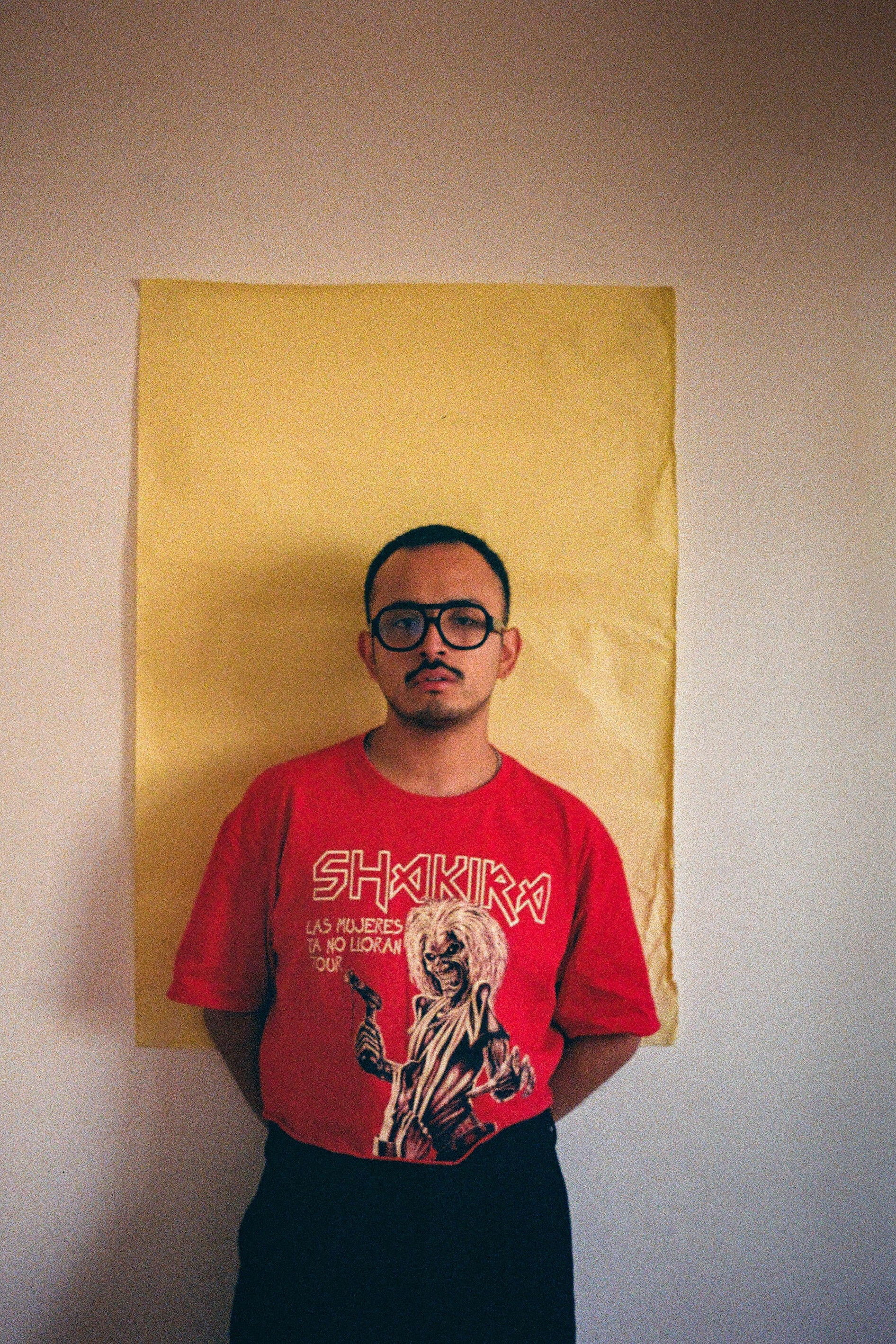 Edgar de los Santos backdrop