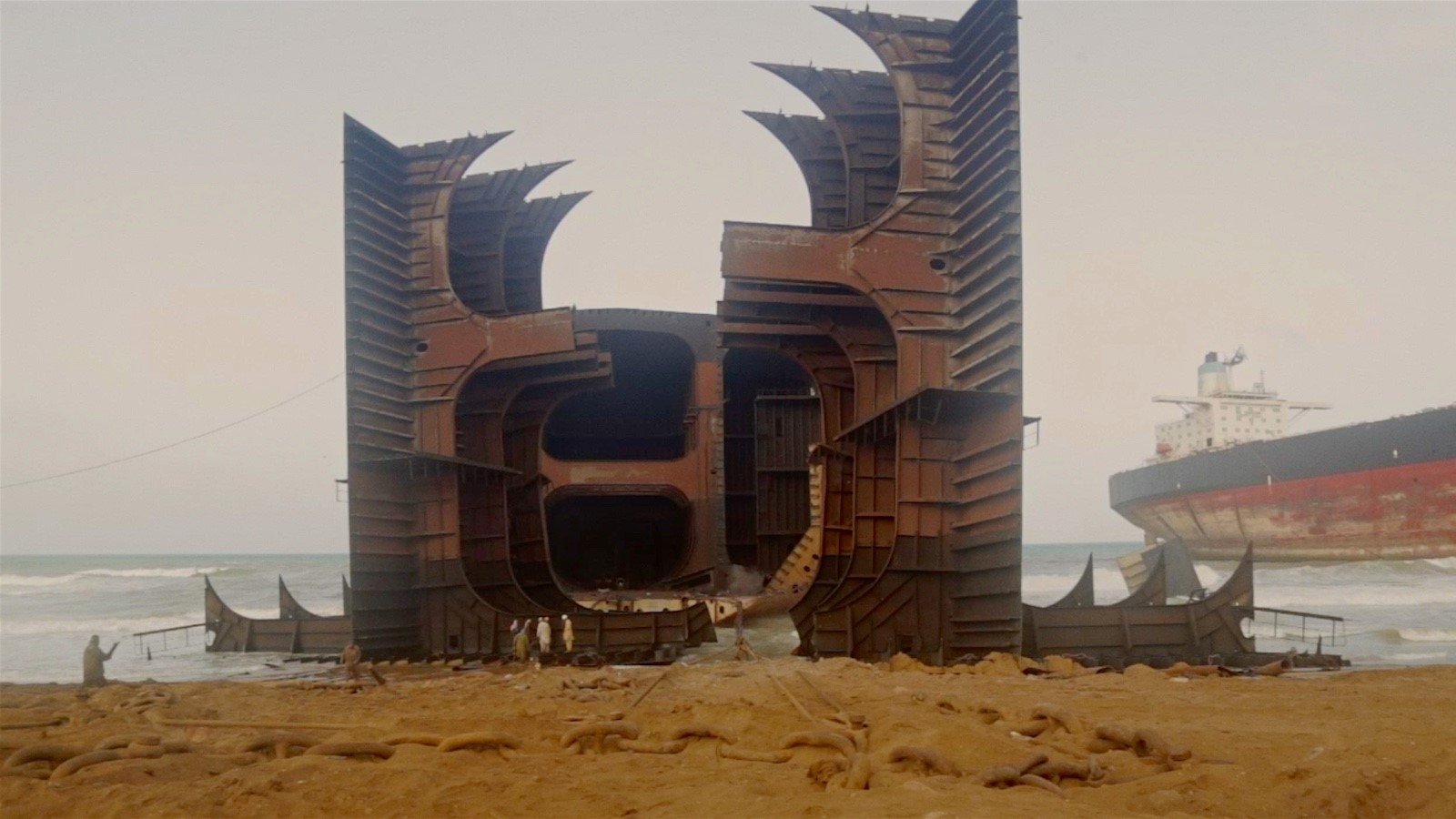 Imagem do Filme All That Perishes at the Edge of Land