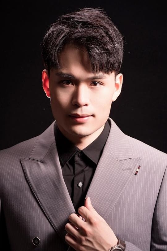 戴可伟's picture in the cast