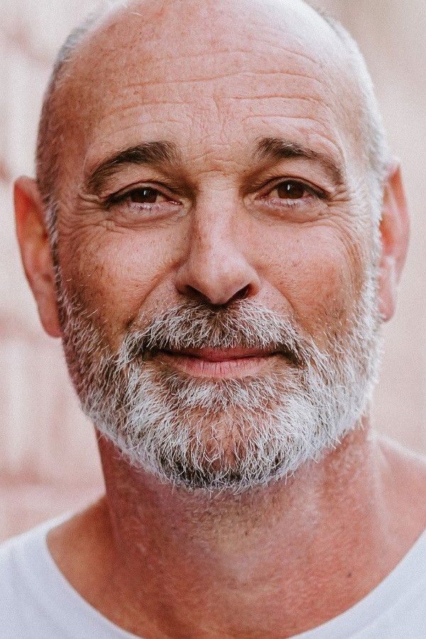 et billede af Aston Elliot