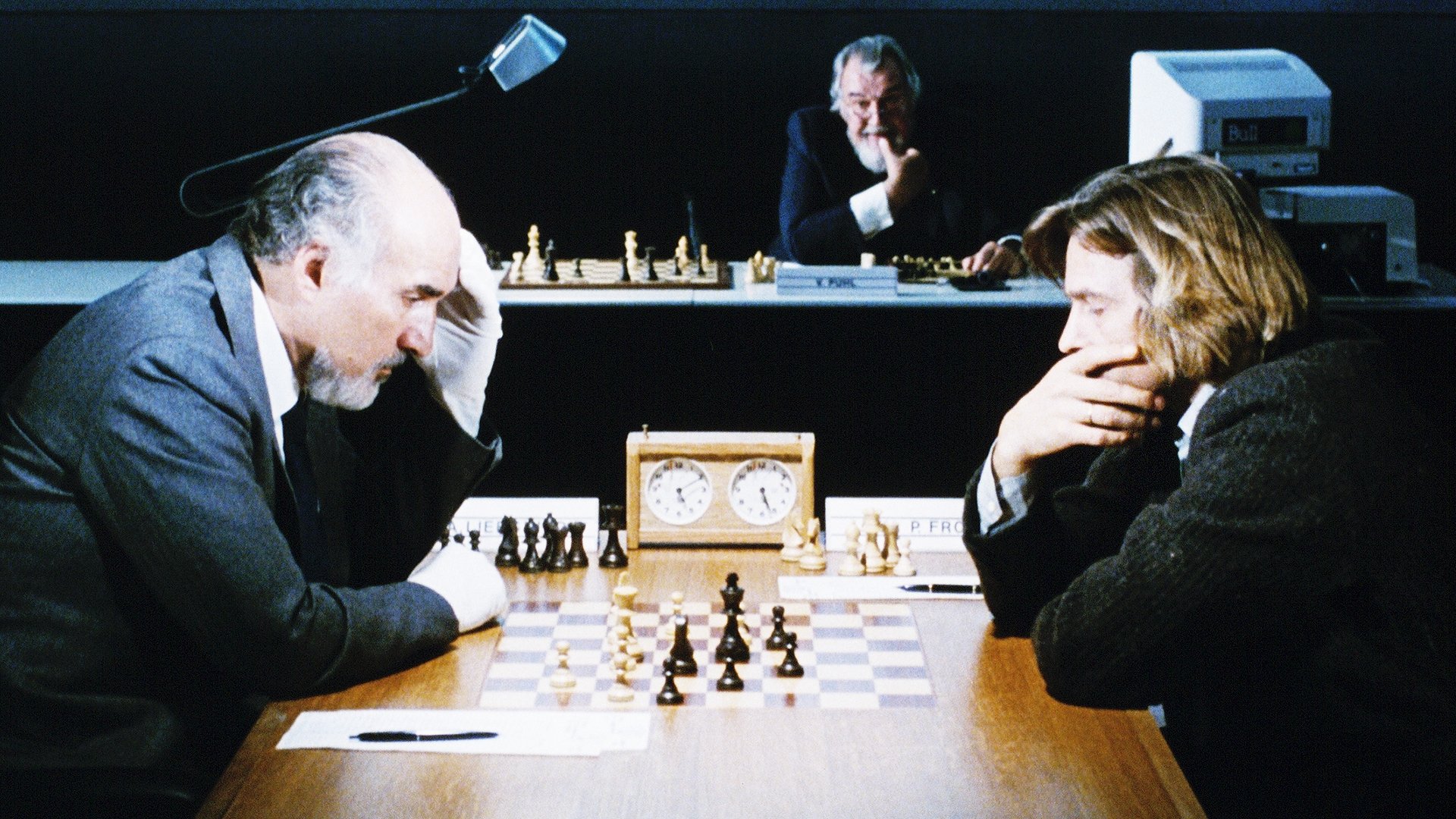 Dangerous Moves (1984)