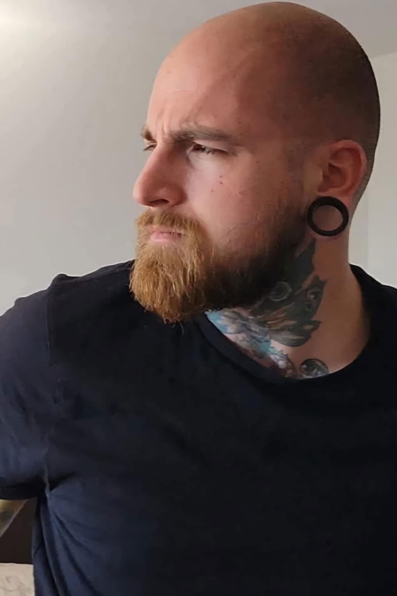 et billede af Julien English