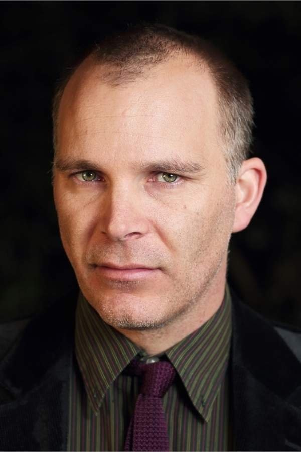 et billede af Matthew J. Saville