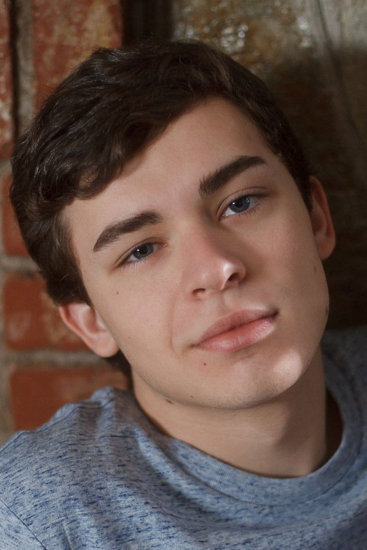 et billede af Collin Adams