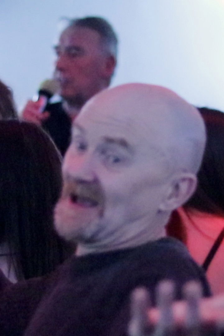 et billede af Calm (Shouty) smoking guy