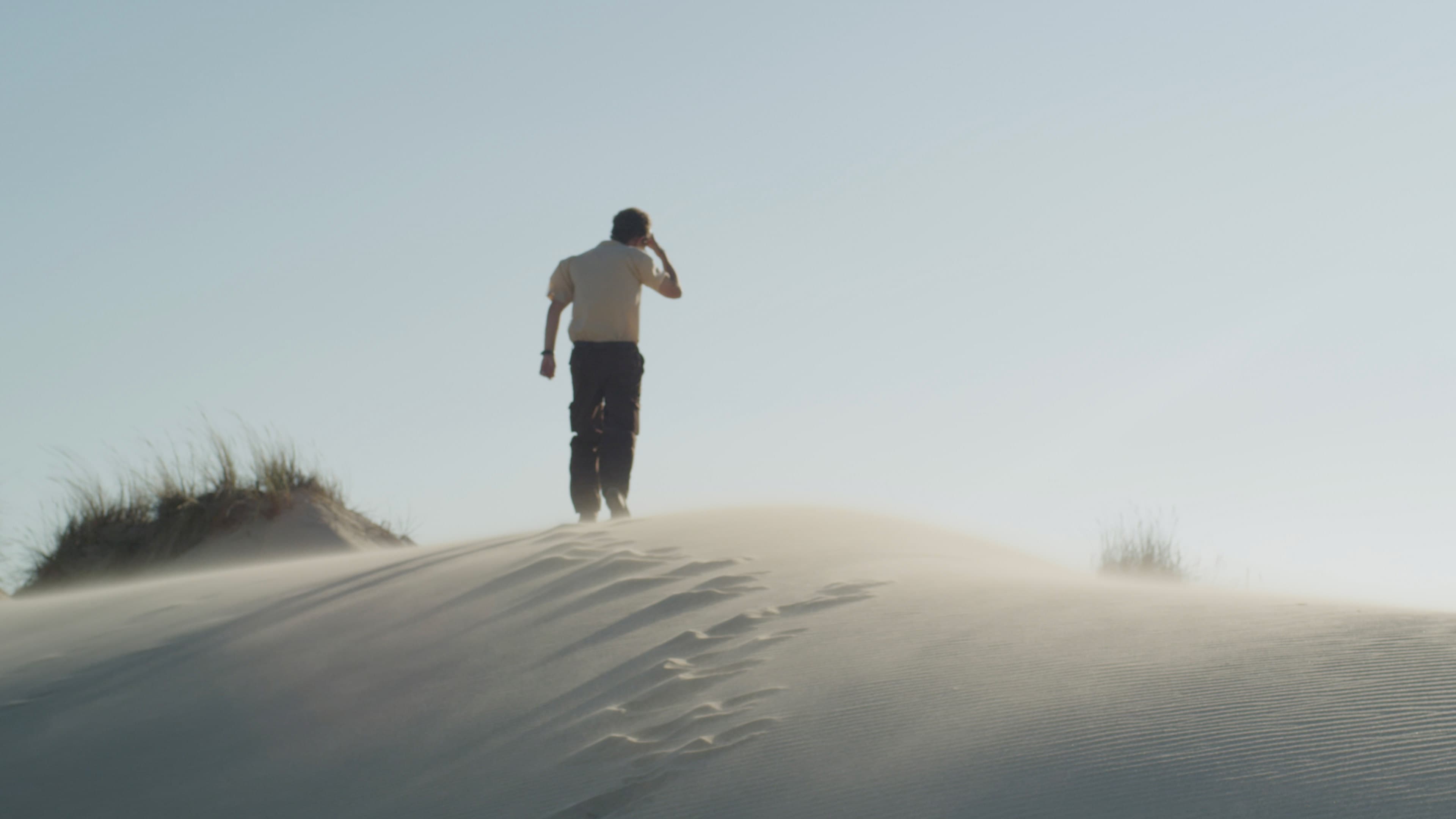 El mar nos mira de lejos (2018)