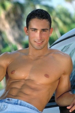 et billede af Darren Fernandez