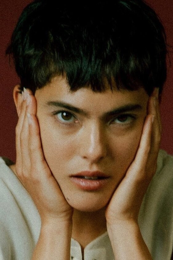 et billede af Miya Folick