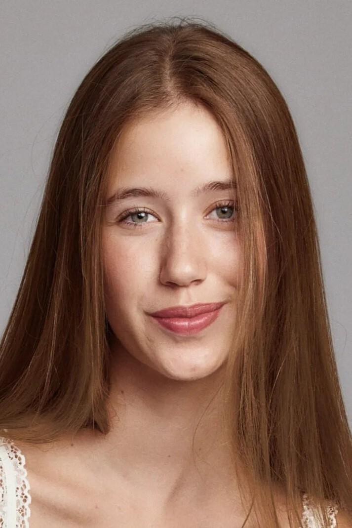 María Bernardeau's picture in the cast