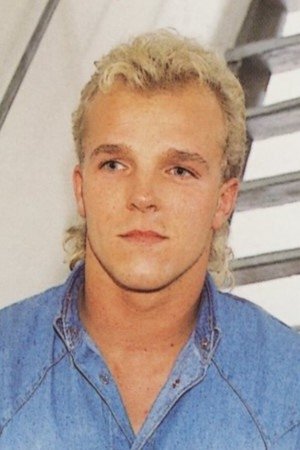 et billede af James Lewis