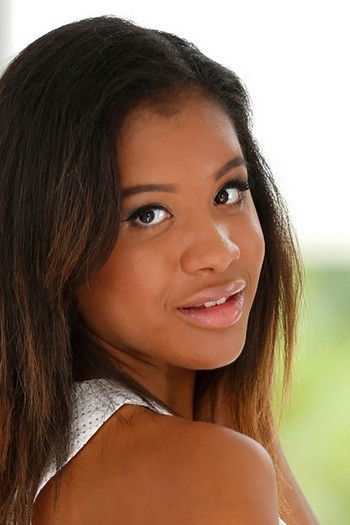 et billede af Tiffany Taner