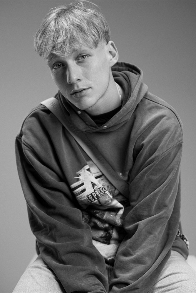 Mathis Bernard's picture in the cast