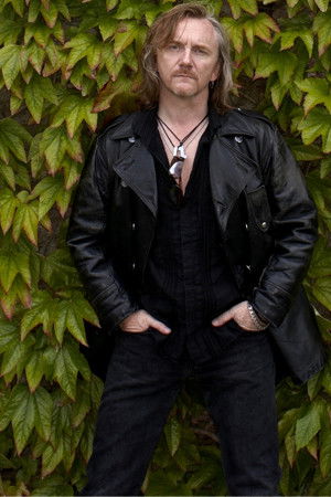 et billede af Luke Morley