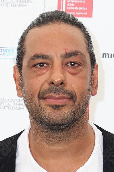 et billede af Nader Pourmahin