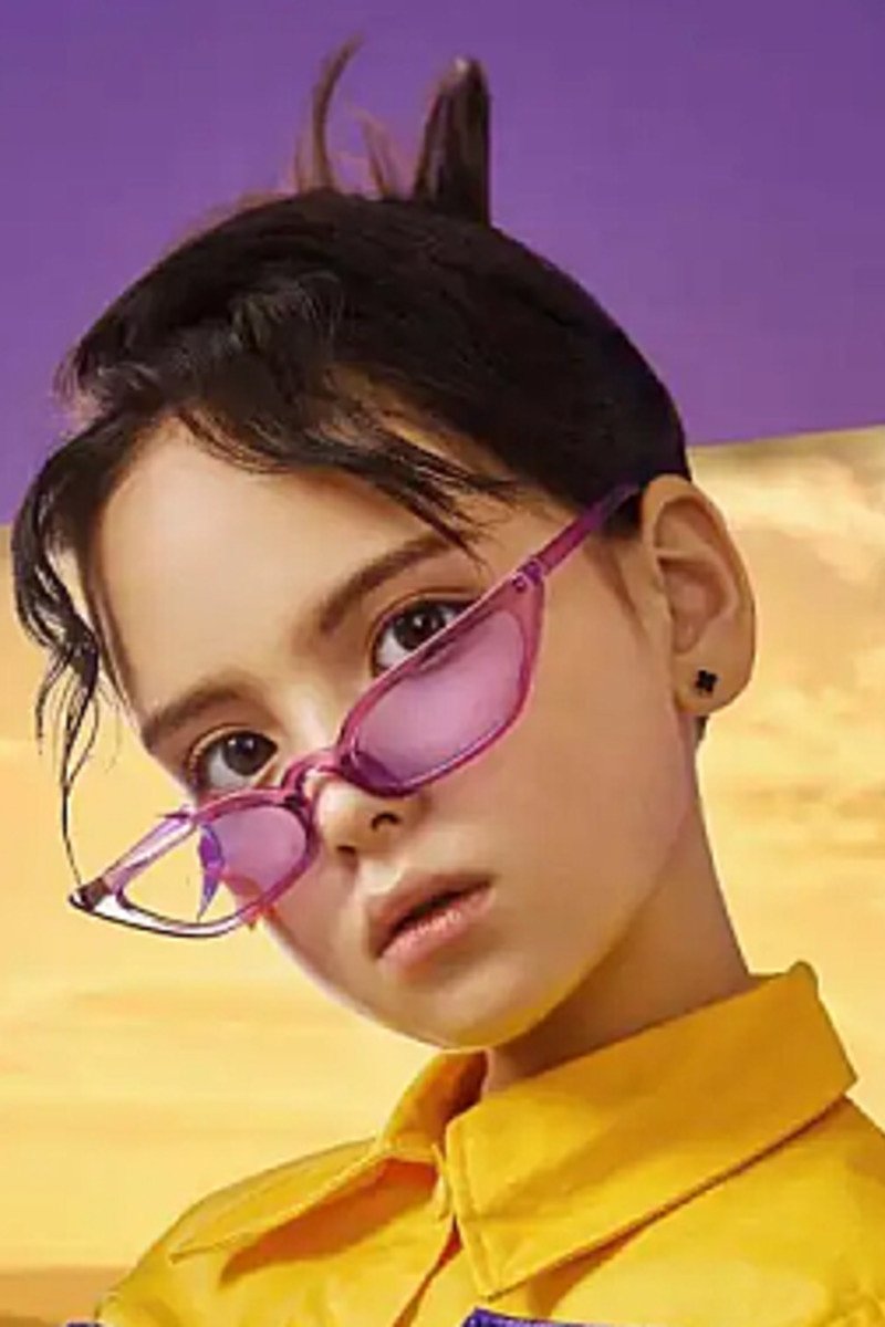 Qi Xinyue's picture in the cast