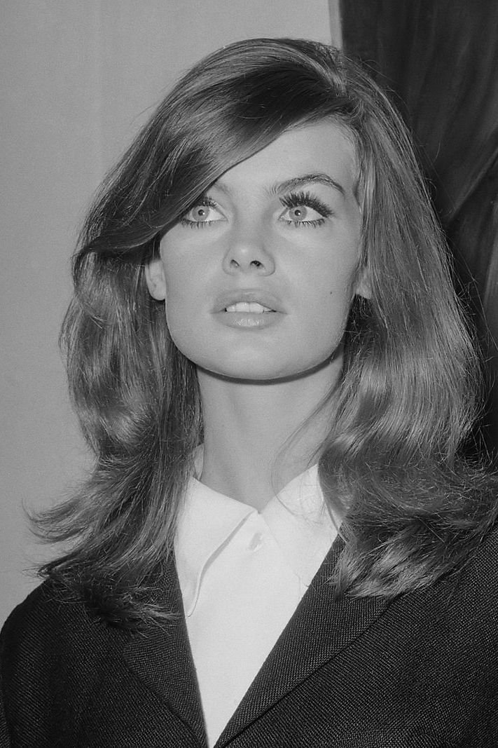 Jean Shrimpton's picture in the cast