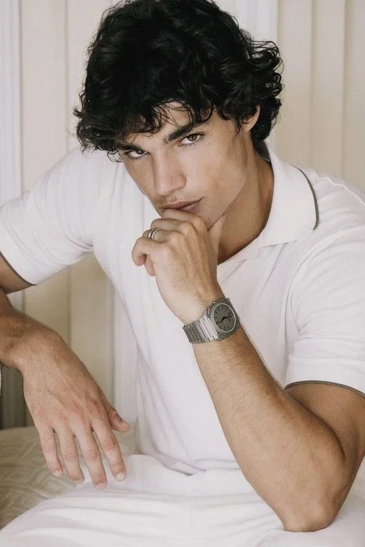 Profile Fernando Lindez with character Julián Profile Fernando Lindez with character Julián