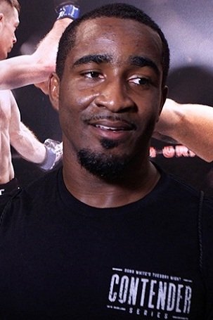 et billede af Geoff Neal