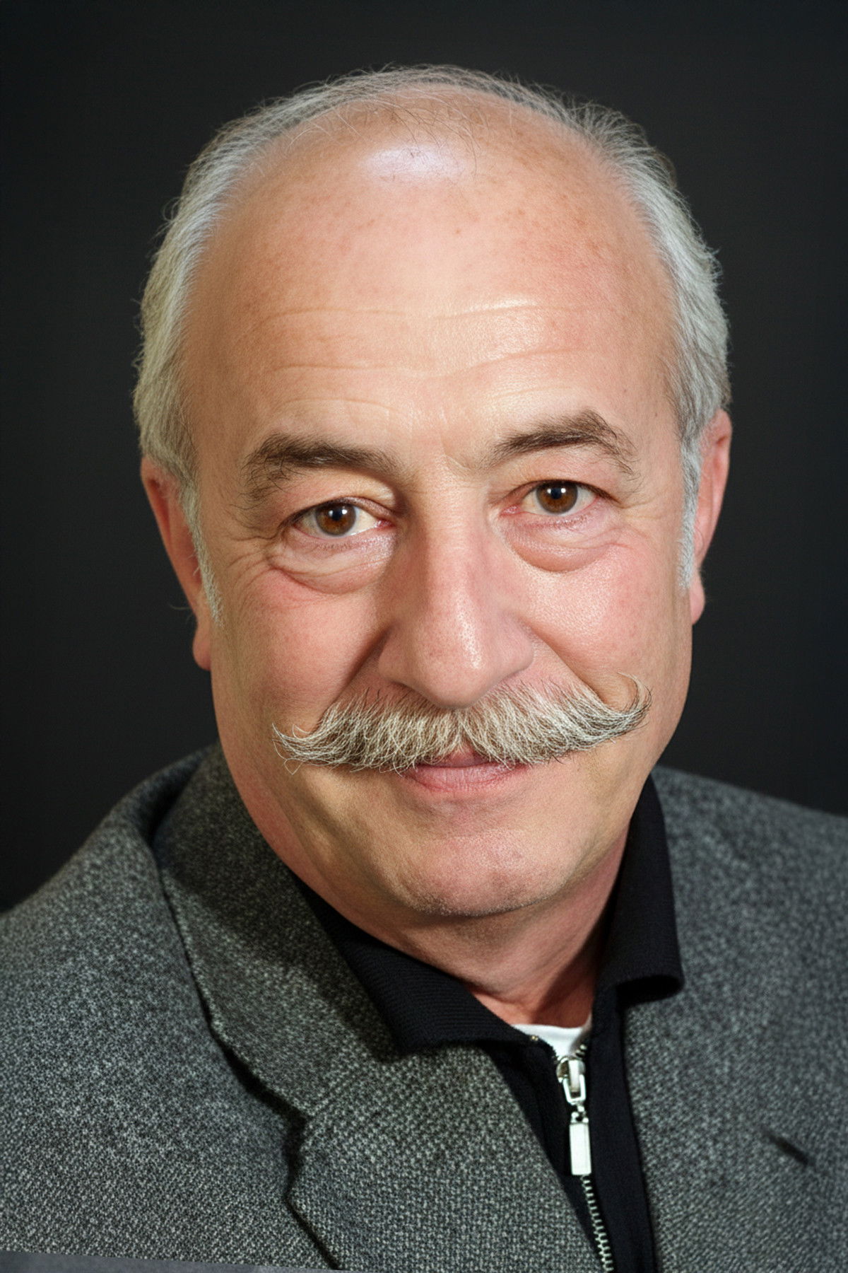 et billede af Emin Olcay