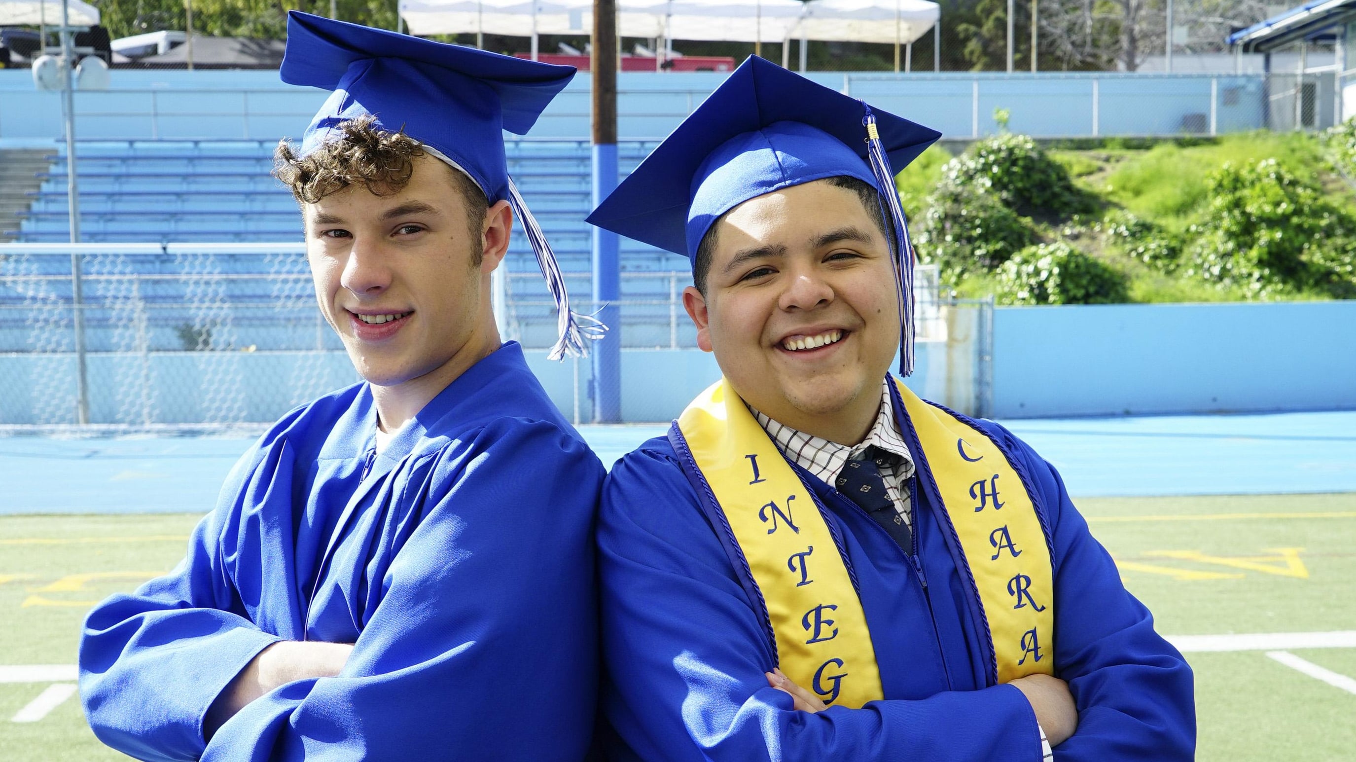 Modern Family Season 8 :Episode 22  The Graduates