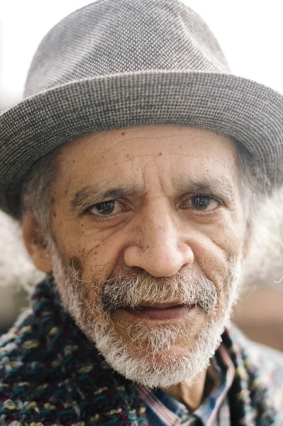 et billede af John Agard