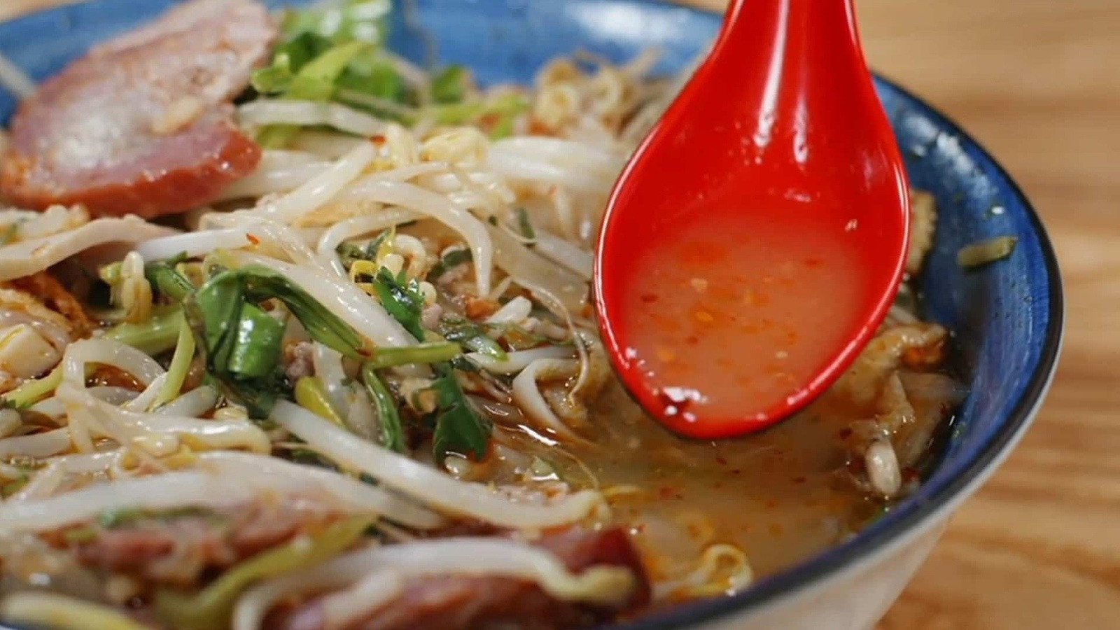 Big Food Bucket List S01E03 backdrop