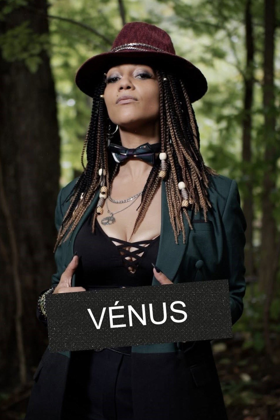 Vénus Mevys → Vénus Mevis backdrop