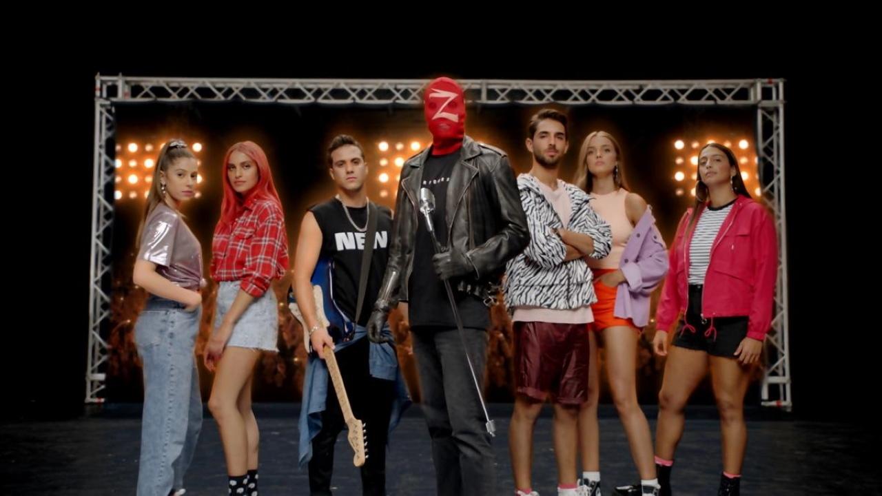 זיגי backdrop cover