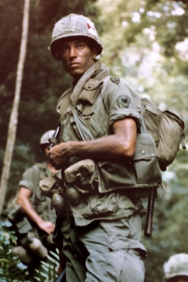 et billede af J. Adam Glover