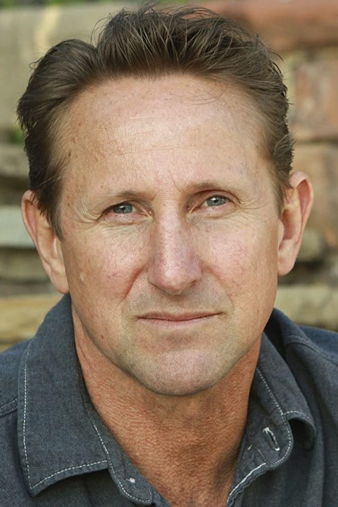 et billede af Denney Pierce