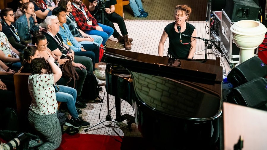 Tiny Desk Family Hour: Amanda Palmer