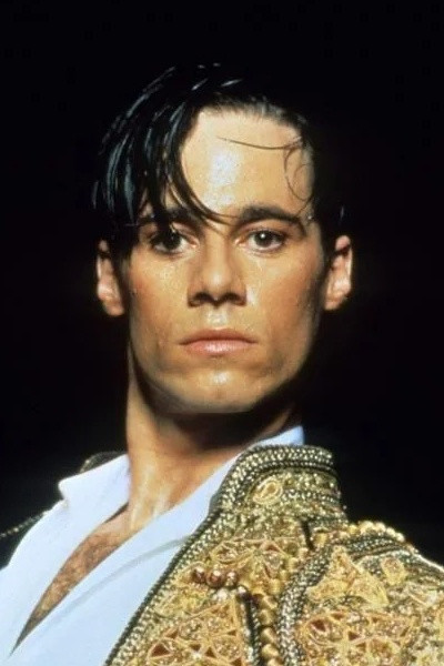 et billede af Paul Mercurio