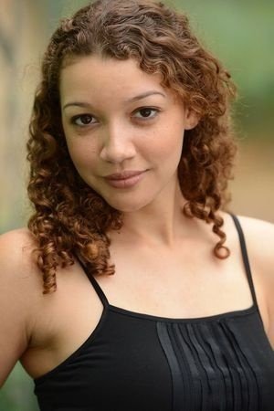 et billede af Julia Holt