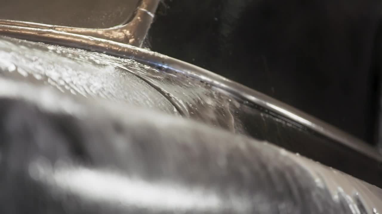 Dirty Old Cars S01E05 backdrop